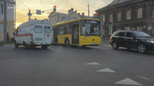 ВОДИТЕЛЬ АВТОБУСА СБИЛ ПОДРОСТКА